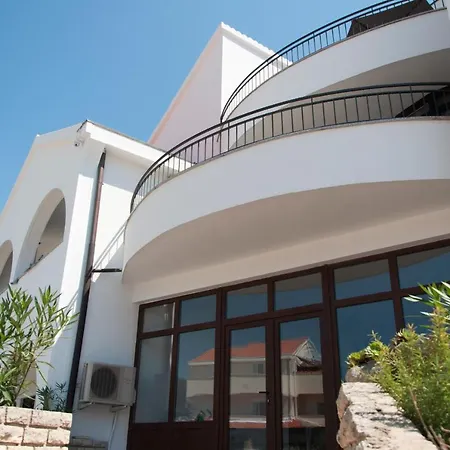 Guest house Domus Albus *